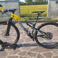 MTB Full Norco Revolver carbonio 