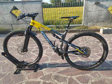 MTB Full Norco Revolver carbonio 