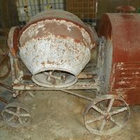 Betoniera antica da restaurare