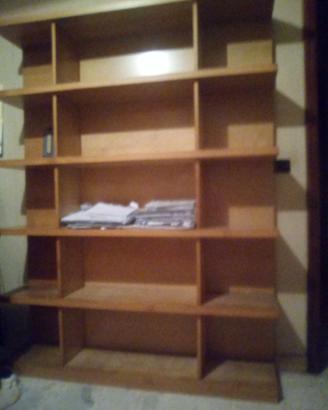 Libreria in frassino per ragazzi