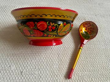 Ciotola laccata khokhloma in legno con cucchiaio