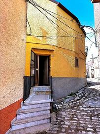 Appartamenti di 3 locali  a Prizzi.