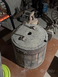 Antica Zangola per Burro in Legno