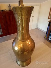 antica anfora in ottone 