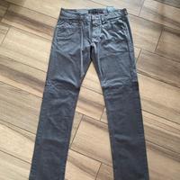 Pantaloni slim Guess