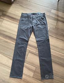 Pantaloni slim Guess