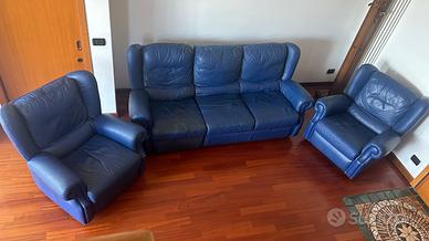 Divano in pelle + 2 poltrone con relax/ChateauD’Ax
