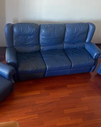 Divano in pelle + 2 poltrone con relax/ChateauD’Ax