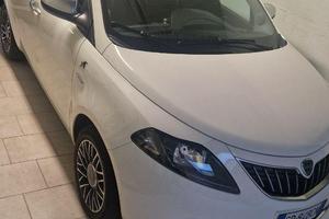 Lancia y alberta ferretti perfetta