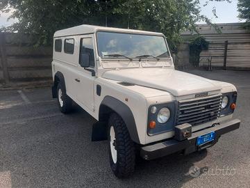  Land Rover Defender 110 
