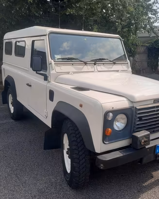  Land Rover Defender 110 