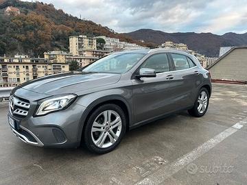 Mercedes-Benz GLA 180 Premium Automatica Gancio
