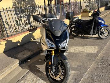 Honda forza 750 usato