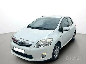 toyota auris hybrid
