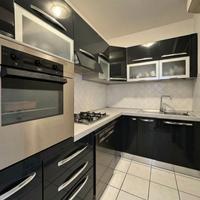 Cucina ad angolo completa di elettrodomestici