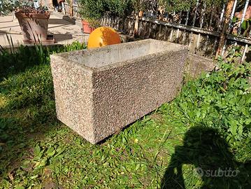 vaso fioriera rettangolare in cemento e graniglia 