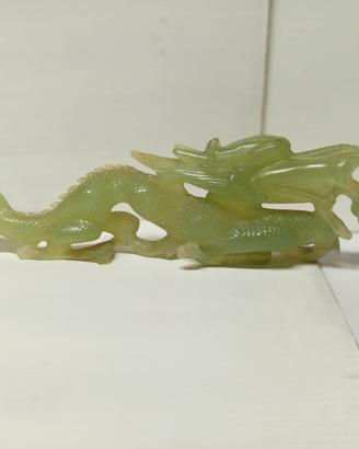 Scultura cinese di drago in Giada verde