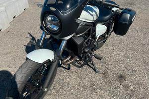 Kawasaki Eliminator 500 con accessori