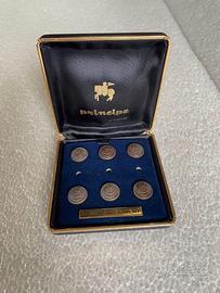 SET DI 6 BOTTONI MILITARI-QUEEN'S REGIMENTAL