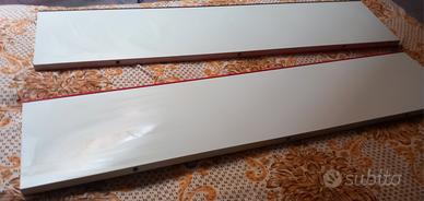 2 mensole in legno bianco con bordo arrotondato 