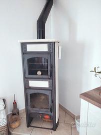   STUFA A LEGNA CON FORNO 