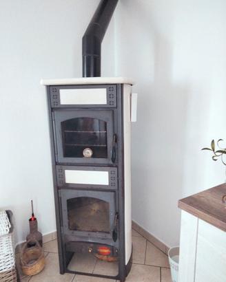   STUFA A LEGNA CON FORNO 