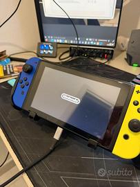 Nintendo Switch + 4 Joycon + 2 Giochi
