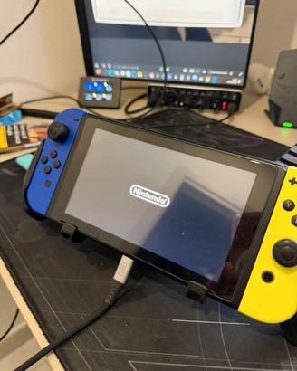 Nintendo Switch + 4 Joycon + 2 Giochi