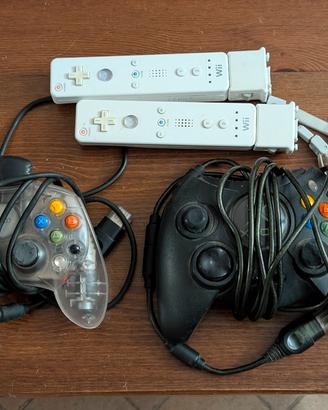 Telecomandi Xbox originale e Wii mote 