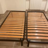Due reti a doghe singole complete di materasso