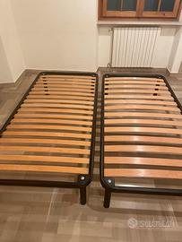 Due reti a doghe singole complete di materasso