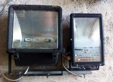 Fari da illuminazione esterni