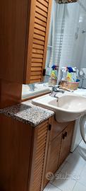 Mobile bagno completo di lavabo e specchio