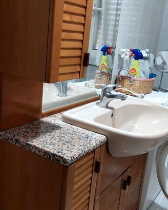 Mobile bagno completo di lavabo e specchio