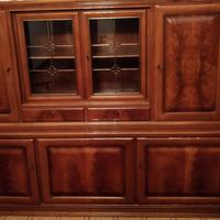 Mobile antico da soggiorno.