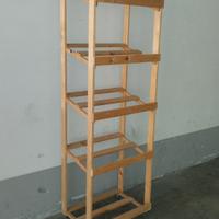 Espositore in legno nuovo .