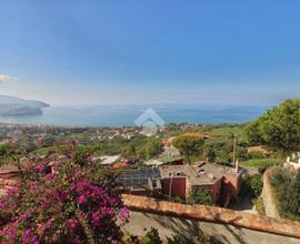 VILLA A SCHIERA D'ANGOLO A AGROPOLI