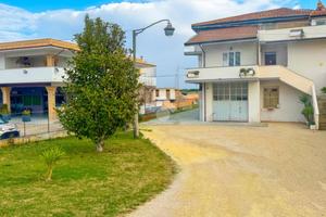 CASA SEMINDIPENDENTE A TORREVECCHIA TEATINA