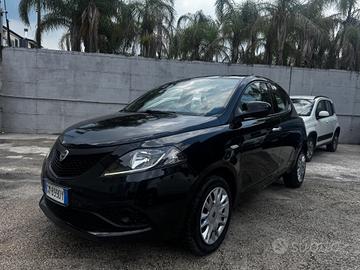 Lancia Ypsilon 1.0 FireFly 5 porte S&S Hybrid Albe