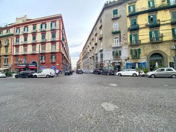 MONOLOCALE A NAPOLI