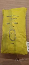 coprizaino antipioggiadella marcaDecathlon / Que
