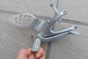 Yamaha R1 YZF 04-06 Pedana Pilota Anteriore Destra