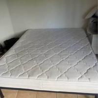 Materasso matrimoniale con rete