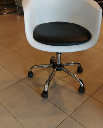 sedia da ufficio o cameretta con bracioli