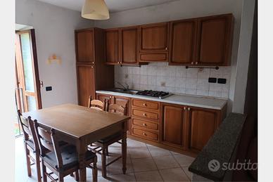 Monastero di Vasco (CN) Comini, casa con giardino