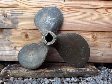 Vecchia elica in bronzo