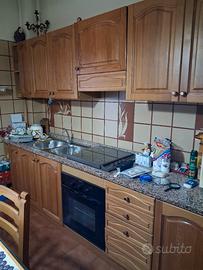 Cucina in noce  mai utilizzata. 