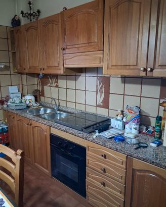 Cucina in noce  mai utilizzata. 