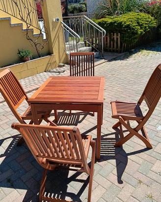 tavolo e sedie per giardino