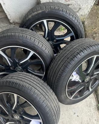 Treno gomme Toyota Yaris